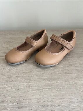Girls Stelle tap shoes size 9MT